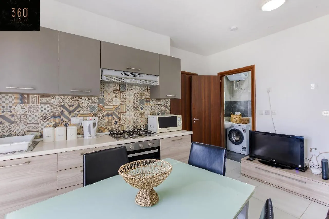 Spacious, 1Br Duplex Off Uni/Hospital With Wifi By 360 Estates Msida Malta