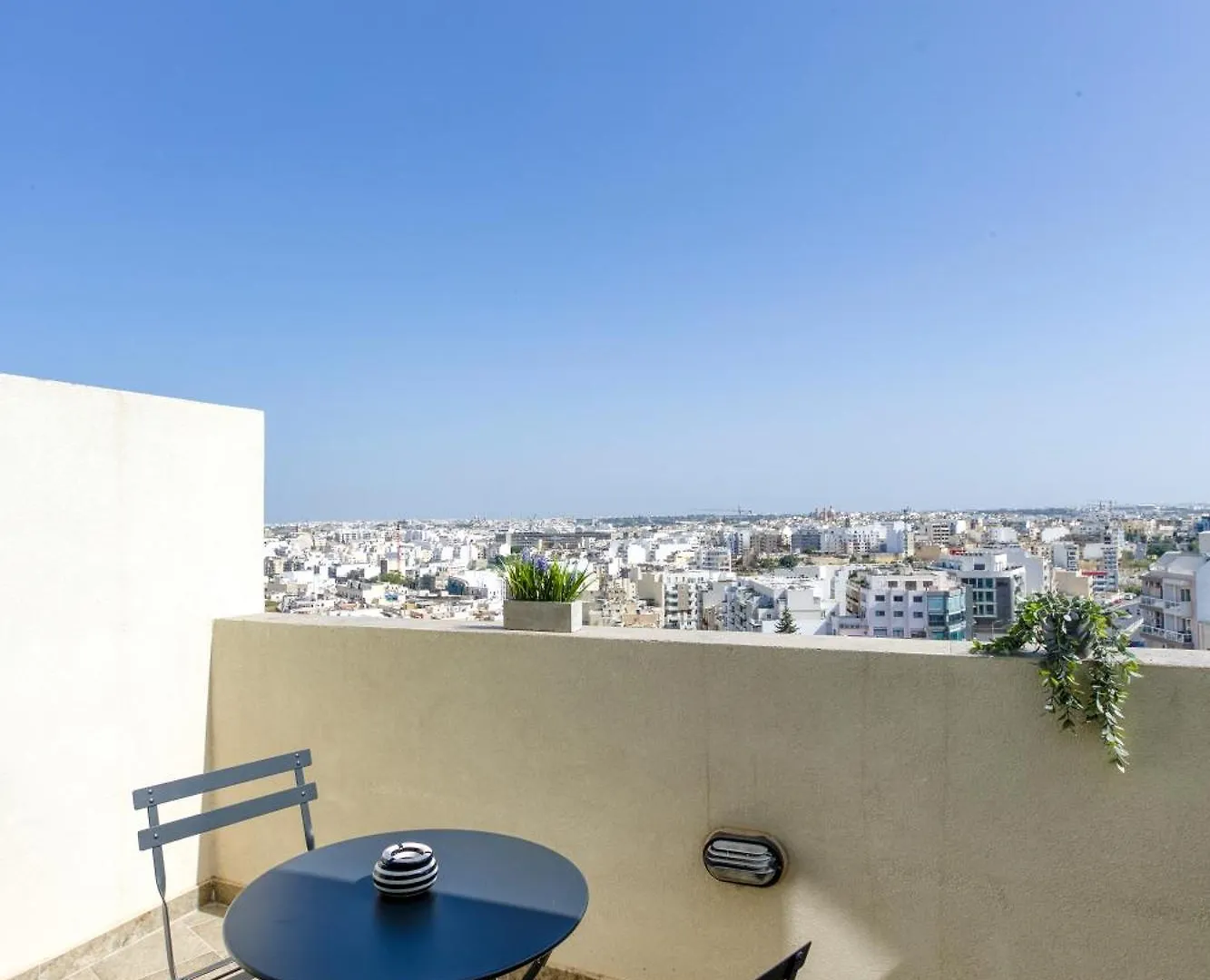 Spacious, 1Br Duplex Off Uni/Hospital With Wifi By 360 Estates Msida 0*,  Malta